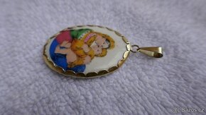 PŘÍVĚSEK STARÁ MADONKA PORCELÁN 5.63G//38X27MM - 3