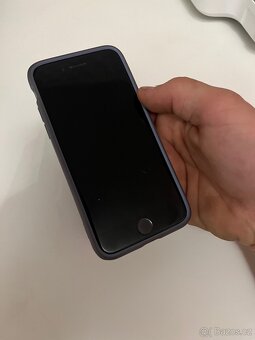 iPhone SE 2020 - 3