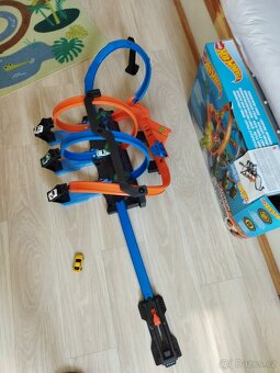 Hotwheels Action dráha na baterky - 3