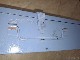 Plechová uzamykací krabička na nářadí - 3