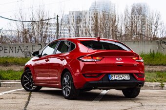 Hyundai i30 Fastback 1.5 T-GDi Family 118kW / TOP STAV / - 3