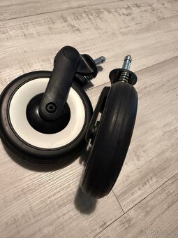 Cybex Coya přední kolečka - 3