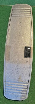 Wakeboard deska Ronix Kinetik Project Springbox 2 139cm - 3