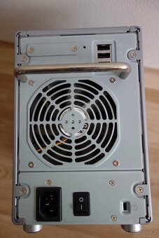 Prodám Netgear ReadyNAS RND4000 - 3