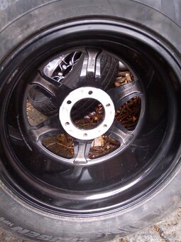 Hilux 18" kola+ pneu+ rozsir.podlozky - 3