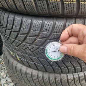 Bridgestone zimní 235/50/19 4ks - 3