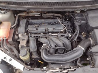 Ford Focus 1.6 benzín kombi - 3
