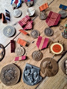 Rád medaile KSČ a další 19 ks - 3