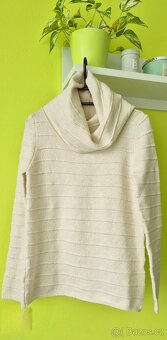 Elegantní dámský svetřík se zlatými nitkami - 3