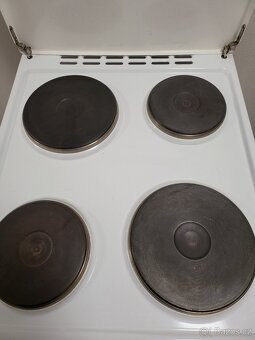 nevyužitý el. sporák, kabel 220V - 3