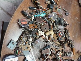 Staré elektrosoučástky - 3