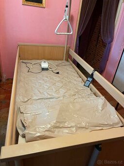 Polohovací elektrická postel - 3
