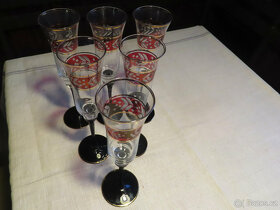 Staré krásné sklenice na sekt–6 ks, probrušované rubínové sk - 3