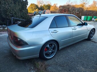 Lexus is200 diely - 3