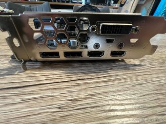 MSI Radeon RX 580 ARMOR 8G OC - 3