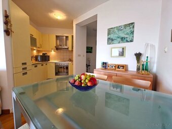 Plně zařízený apartmán jen 100 m od moře – Trogir, 240.000 € - 3