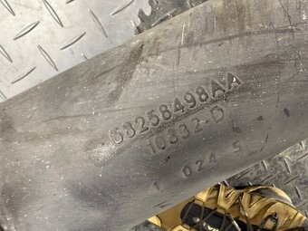 Výfuk koncový tlmič Dodge Challenger 6.4 - 3