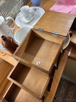 Rozkládací skřínka na šití - 3