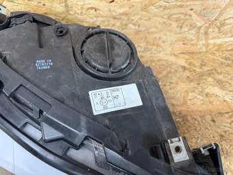 PRAVÝ PŘEDNÍ SVĚTLOMET BMW F10/F11 HALOGEN - 3