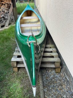 Zelená laminátová kánoe – ideální parťačka na vodu - 3