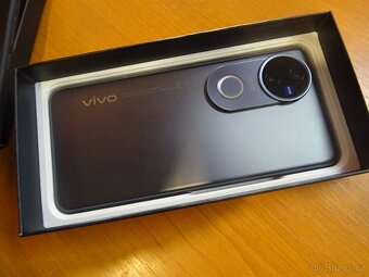 VIVO V50 5G 12GB/512GB černá. Zeiss - 3
