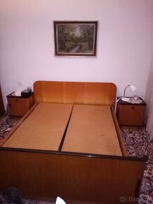 Komoda, postel, noční stolky - 3