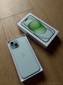Apple iPhone 15 256GB zelený - 3