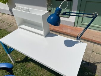 Psací stůl IKEA PÅHL s nástavcem, lampou a herní židlí - 3