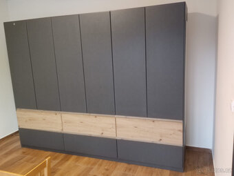 Skřín 280x226x60cm šedá /Dřevo 6 šuplíků - 3