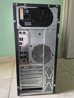 Počítač a monitor - 3