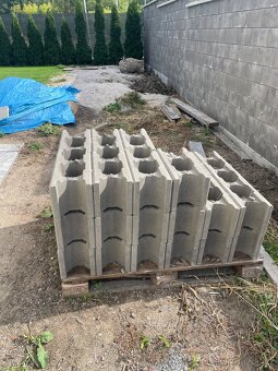 Tvárnice plotová Diton Venezia 390×190×190 mm průběžná i slo - 3