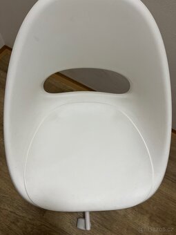 Plastová jezdící židle - 3