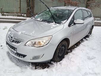 Opel Astra Kombi 1.4 benzín 124.000 km 2011 - 3