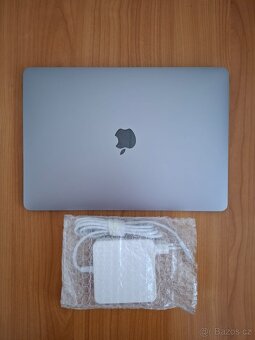Macbook Air 13 palců M1 chip 16GB RAM 256 SSD 250 cyklů - 3