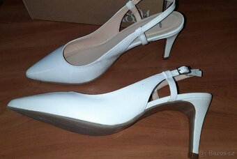 BAŤA Bílé kožené lakované lodičky - sandály vel: 41 - 3