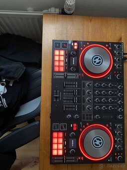 DJ Traktor Kontrol S4 Mk3 - 3