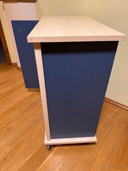 Skříňka na kolečkách - 3