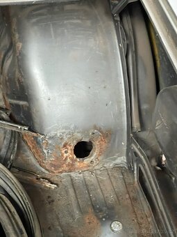 BMW e21 315 karoserie - 3