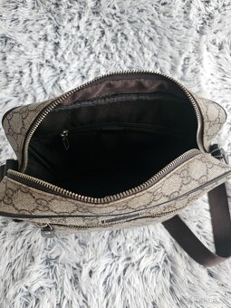 Gucci GG Supreme Brown Messenger - 3