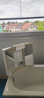 Koupelnová zrcadlová skříňka - 3