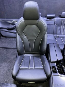 BMW 5 G30 LCI M-Paket kuzeny interier sedacky - 3