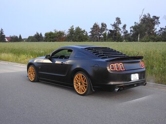 Mustang GT - 3