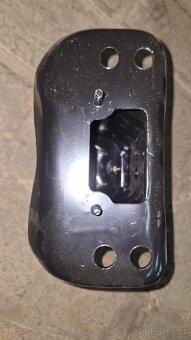 Držák výztuhy Toyota Yaris 2 - 3