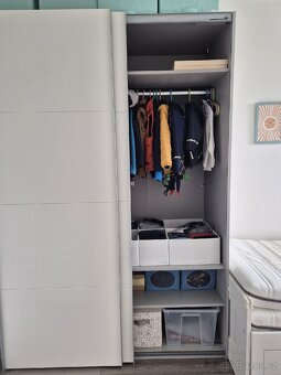 Šatní skříň s posuvnými dveřmi - 3