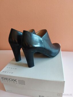 Koženěné nové polobotky zn.Geox, vel.39 - 3