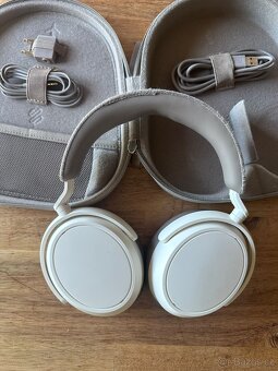 Sluchátka Sennheiser MOMENTUM 4 - 3
