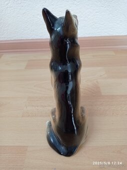 Vlčák, porcelánová soška - 3