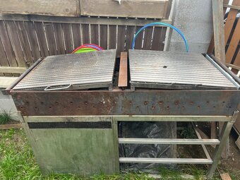 Prodám profesionální gril na dřevěné uhlí - 3