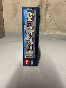 LEGO Creator Parisian Restaurant 10243 - 3