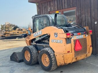 Smykový kolový nakladač Case SV185 - 3